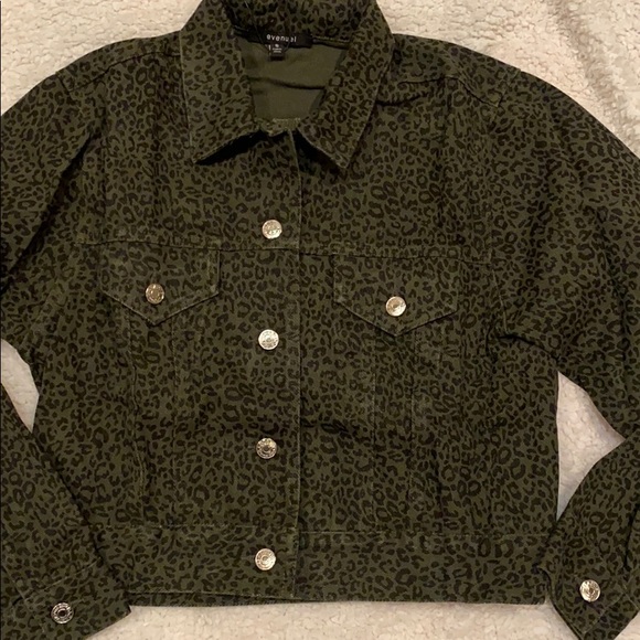 New Olive Animal Printed Crop Jean Jacket - Picture 5 of 6